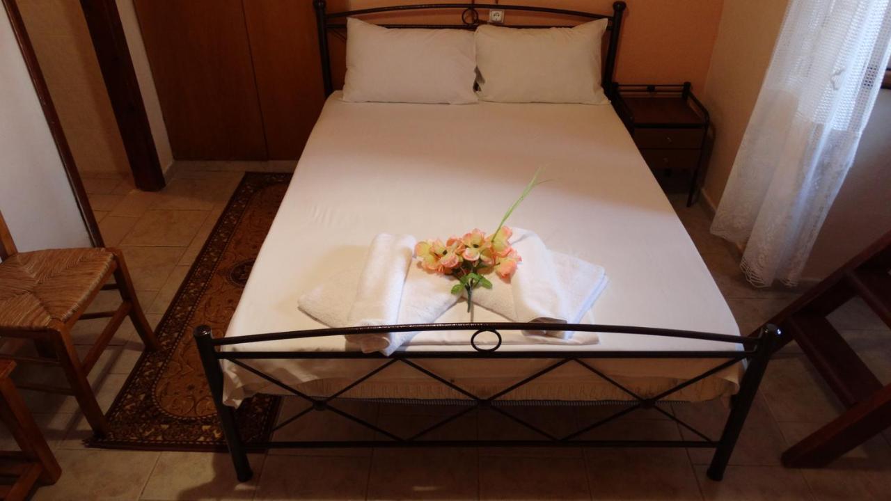 Akrotainaritis Rooms เจโรลิเมนาส ภายนอก รูปภาพ